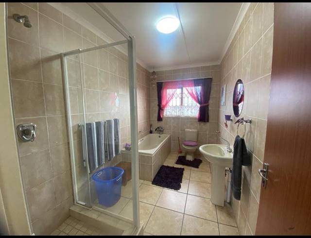 6 BEDROOM PROPERTY TO RENT IN VELD EN VLEI